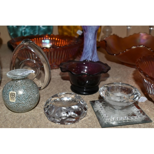 306 - A GROUP OF MAINLY COLOURED ORNAMENTAL GLASSWARE to include eight vintage glass side plates comprisin... 