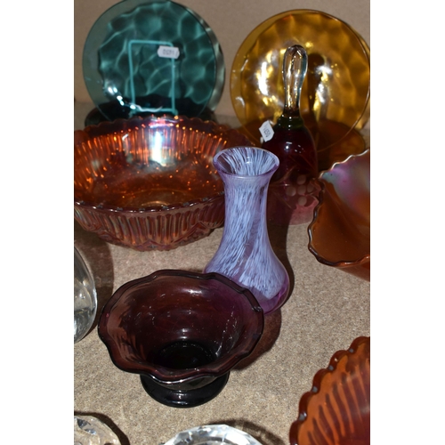 306 - A GROUP OF MAINLY COLOURED ORNAMENTAL GLASSWARE to include eight vintage glass side plates comprisin... 