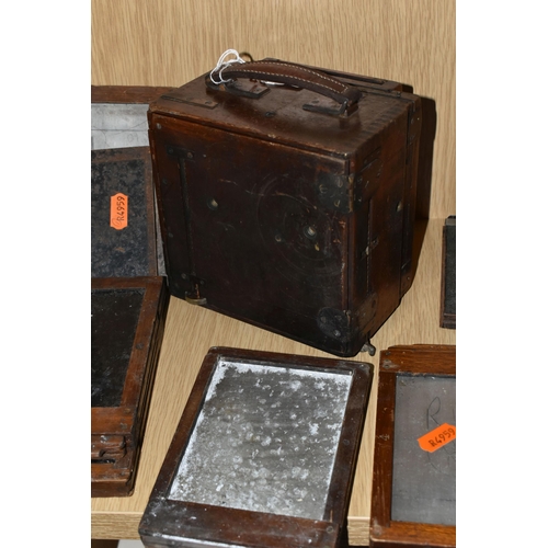 325 - A WOODEN SANDERSON HALF PLATE CAMERA WITH LENS, together with five film holders and a quarter plate ... 