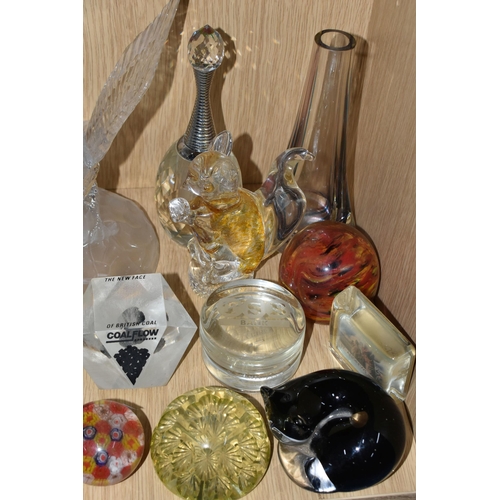 344 - A LARGE QUANTITY OF GLASS PAPERWEIGHTS AND GLASS ORNAMENTS, comprising a 1920's Uranium glass table ... 