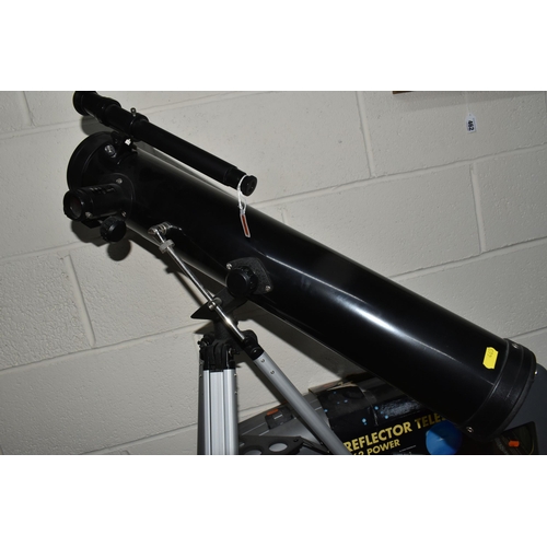 465 - A BOXED SCIENCE TECH REFLECTOR TELESCOPE 262 POWER to include a reflector telescope 700mm focal leng... 