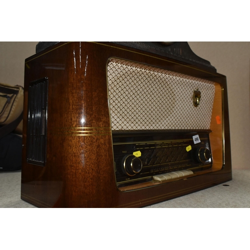 490 - VINTAGE BRAUN 166 RADIO AND A MANTLE CLOCK, the Braun radio in an outer lacquered wooden case, all d... 