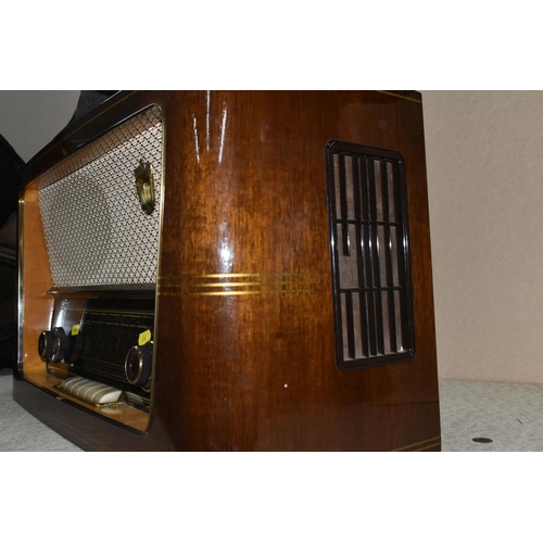 490 - VINTAGE BRAUN 166 RADIO AND A MANTLE CLOCK, the Braun radio in an outer lacquered wooden case, all d... 