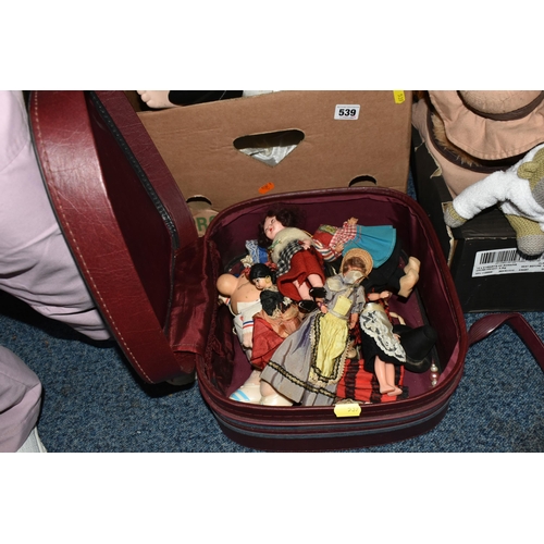 539 - A QUANTITY OF DOLLS to include a small case of folk souvenir dolls, a boxed collectors doll, a Leona... 