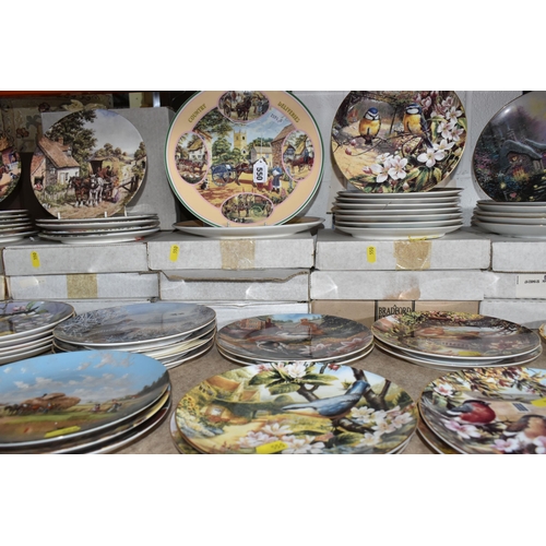 550 - A LARGE QUANTITY OF COLLECTOR'S PLATES, comprising two Royal Albert 'Old Country Roses' plates, two ... 