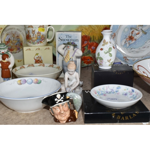 557 - A COLLECTION OF ROYAL DOULTON 'THE SNOWMAN' AND 'BUNNYKINS' GIFTWARE, comprising a boxed Walking in ... 