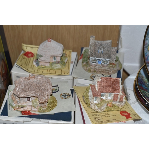 326 - FIFTEEN BOXED LILLIPUT LANE SCULPTURES AND SIX LILLIPUT LANE LIMITED EDITION COLLECTOR'S PLATES, com... 