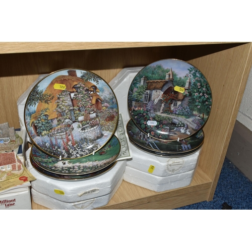 326 - FIFTEEN BOXED LILLIPUT LANE SCULPTURES AND SIX LILLIPUT LANE LIMITED EDITION COLLECTOR'S PLATES, com... 