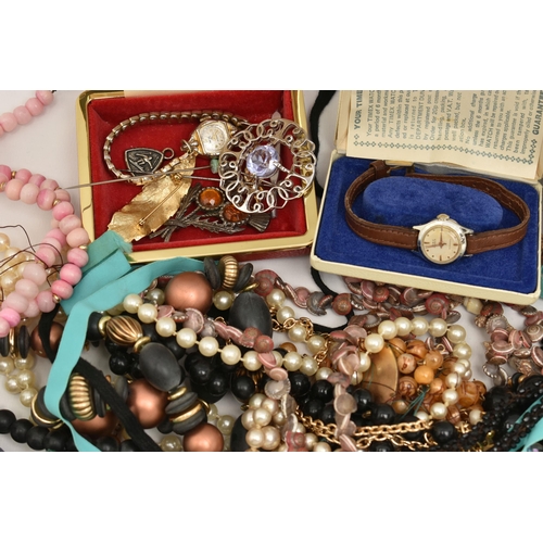 81 - A BOX OF ASSORTED SILVER ITEMS AND COSTUME JEWELLERY, to include a silver salt with wavy rim on thre... 