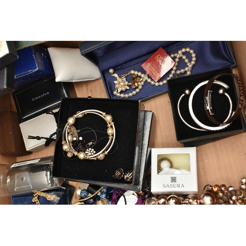 86 - A BOX OF ASSORTED COSTUME JEWELLERY, to include beaded necklaces, bracelets, bangles, pendant neckla... 