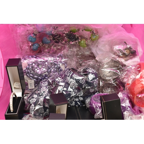 87 - A LARGE SELECTION OF COSTUME JEWELLERY BRACELETS, a box of assorted bracelets and bangles, to includ... 