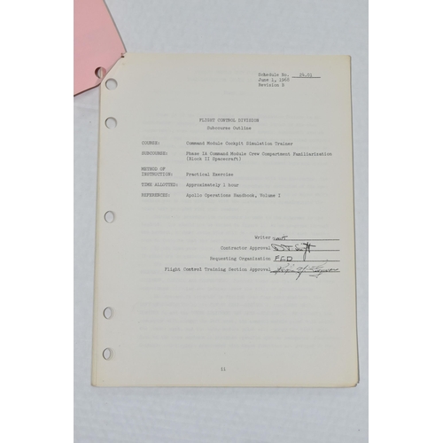 271 - NASA 'CM CREW COMPARTMENT FAMILIARIZATION', an official document to prepare crews to operate inside ... 