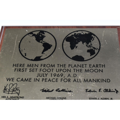 303 - A LIMITED EDITION APOLLO 11 PLAQUE SIGNED IN FELT TIP PEN BY BUZZ ALDRIN, the plaque is a replica of... 