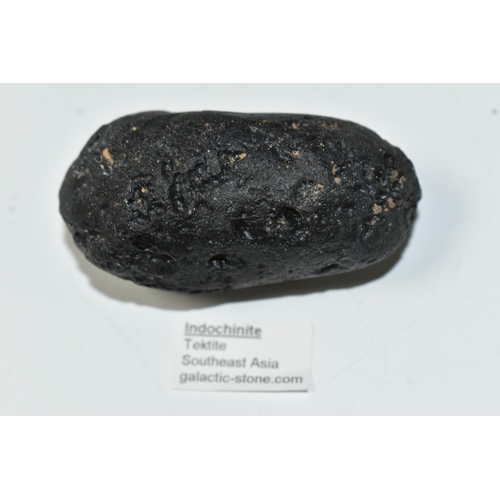 335 - AN INDOCHINITE TEKTITE FROM SOUTH-EAST ASIA, formed from the impact of a meteor, 66g