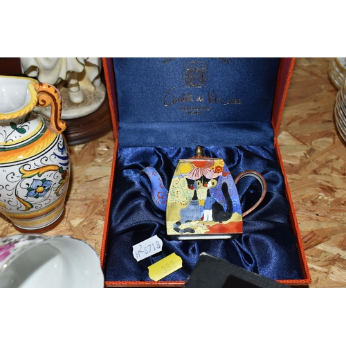 382 - A GROUP OF ASSORTED CERAMIC ORNAMENTS to include to a boxed Charlotte Di Vita miniature teapot No. 8... 