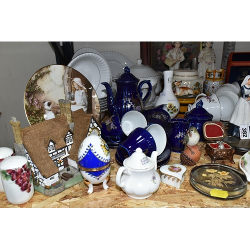 382 - A GROUP OF ASSORTED CERAMIC ORNAMENTS to include to a boxed Charlotte Di Vita miniature teapot No. 8... 