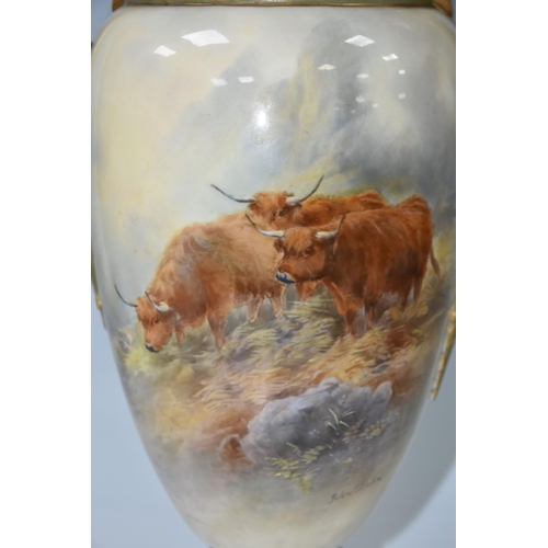 423 - A LARGE EARLY TWENTIETH CENTURY ROYAL WORCESTER COVERED VASE, of ovoid pedestal form with twin folia... 