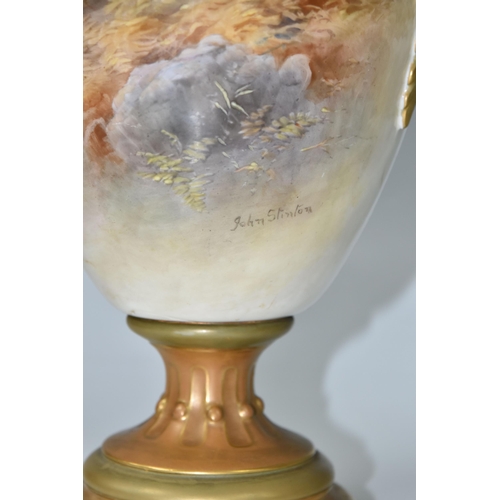 423 - A LARGE EARLY TWENTIETH CENTURY ROYAL WORCESTER COVERED VASE, of ovoid pedestal form with twin folia... 