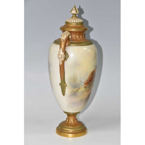 423 - A LARGE EARLY TWENTIETH CENTURY ROYAL WORCESTER COVERED VASE, of ovoid pedestal form with twin folia... 