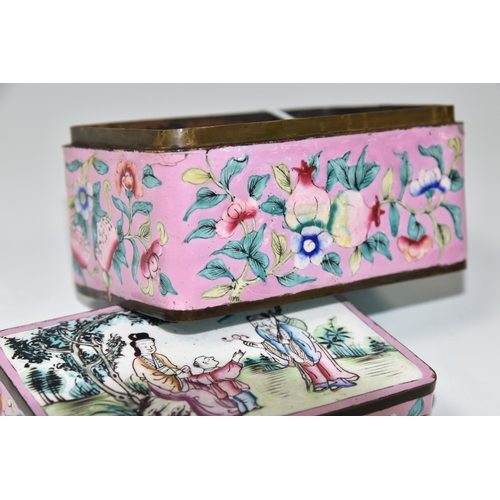 434 - AN ENAMEL BOX WITH ORIENTAL DECORATION, the sides painted with fruit and flowers on a pink ground, t... 