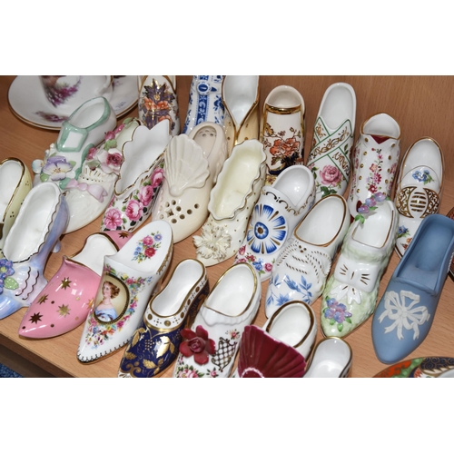 445 - A GROUP OF CERAMIC COFFEE WARE AND DECORATIVE SHOES, to include six Spode Imari Collection coffee ca... 