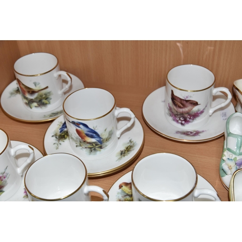 445 - A GROUP OF CERAMIC COFFEE WARE AND DECORATIVE SHOES, to include six Spode Imari Collection coffee ca... 