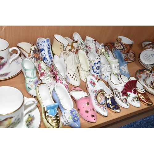 445 - A GROUP OF CERAMIC COFFEE WARE AND DECORATIVE SHOES, to include six Spode Imari Collection coffee ca... 