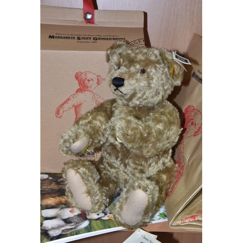 456 - A BOXED STEIFF MOHAIR CLASSIC 1920 REPLICA BEAR, No.000737, complete and in very good condition with... 