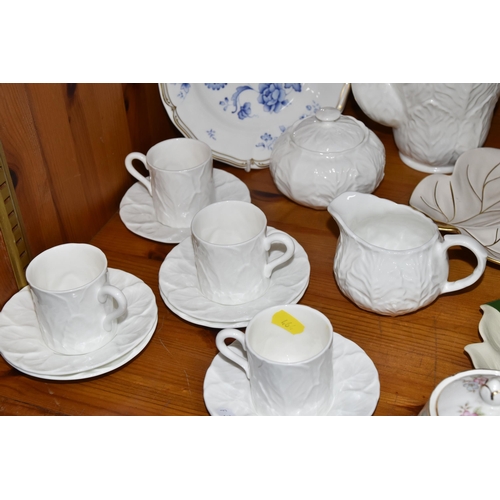 464 - A GROUP OF CERAMICS, comprising a Wedgwood 'Countryware' design coffee set of a covered sugar bowl, ... 