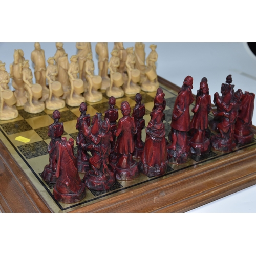 469 - AN AMERICAN WAR OF INDEPENDENCE THEMED RESIN CHESS SET, all pieces appear in fairly good condition w... 