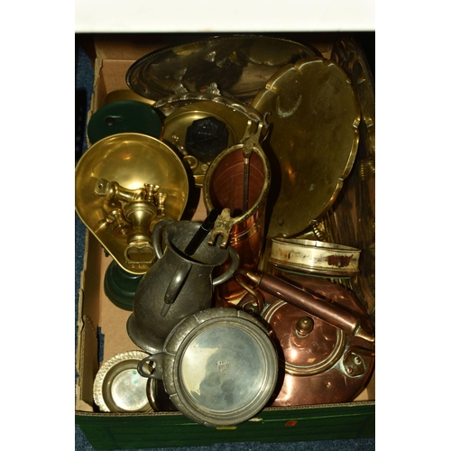 514 - TWO BOXES AND LOOSE MISCELLANEOUS ITEMS to include a box of assorted copper and brass metalware comp... 