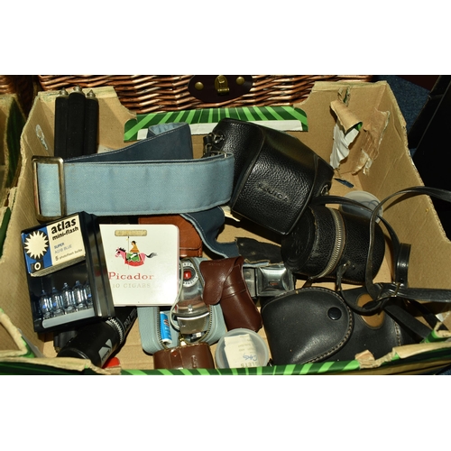 514 - TWO BOXES AND LOOSE MISCELLANEOUS ITEMS to include a box of assorted copper and brass metalware comp... 