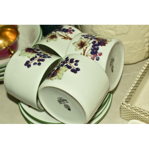 527 - FIVE BOXES AND LOOSE CERAMIC AND GLASS KITCHEN WARE to include a four person breakfast set of Royal ... 