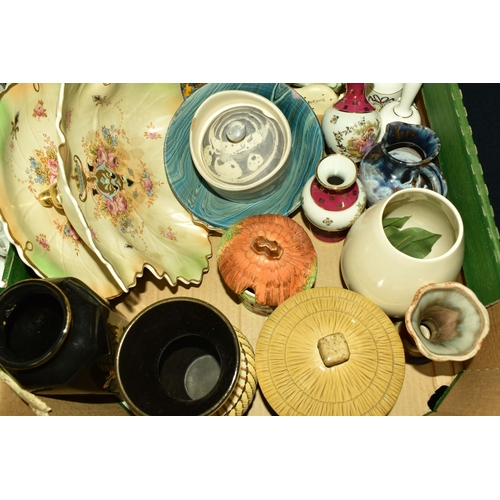 527 - FIVE BOXES AND LOOSE CERAMIC AND GLASS KITCHEN WARE to include a four person breakfast set of Royal ... 