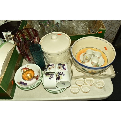 527 - FIVE BOXES AND LOOSE CERAMIC AND GLASS KITCHEN WARE to include a four person breakfast set of Royal ... 