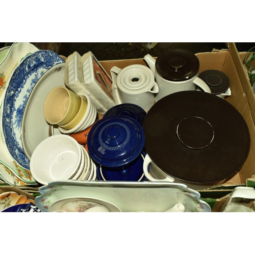 527 - FIVE BOXES AND LOOSE CERAMIC AND GLASS KITCHEN WARE to include a four person breakfast set of Royal ... 