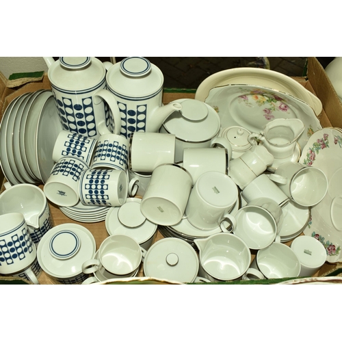 527 - FIVE BOXES AND LOOSE CERAMIC AND GLASS KITCHEN WARE to include a four person breakfast set of Royal ... 