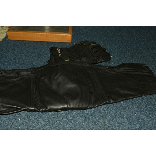 553 - A SET OF MEN'S MOTORBIKE LEATHERS, comprising a pair of 'TT Leathers' black leather trousers, UK siz... 