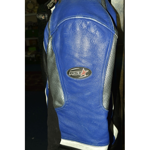 553 - A SET OF MEN'S MOTORBIKE LEATHERS, comprising a pair of 'TT Leathers' black leather trousers, UK siz... 