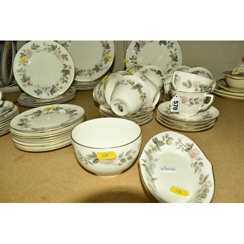 570 - A COLLECTION OF ROYAL WORCESTER ' JUNE GARLAND ' DINNERWARE, comprising of five dinner plates, two c... 