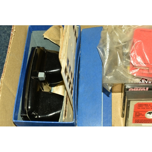 582 - TWO BOXES AND LOOSE AUDIO EQUIPMENT AND VIEWMASTERS, to include a boxed 1980's Videomaster electroni... 