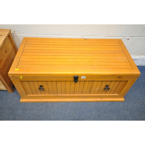 1225 - A MODERN BLANKET CHEST, with a hinged lid, width 100cm x depth 50cm x height 40cm, along with a pair... 