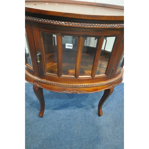 1259 - A LATE 20TH CENTURY MAHOGANY DRINKS CABINET, with a removable tray, a single door, raised on cabriol... 