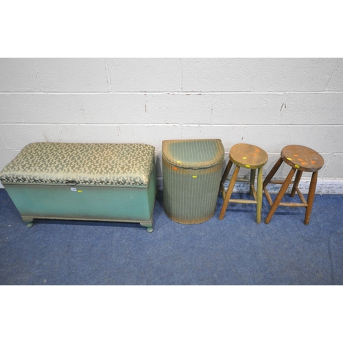 1293 - A GREEN PAINTED WICKER OTTOMAN, a Lloyd Loom linen basket, along with two stools (condition report: ... 