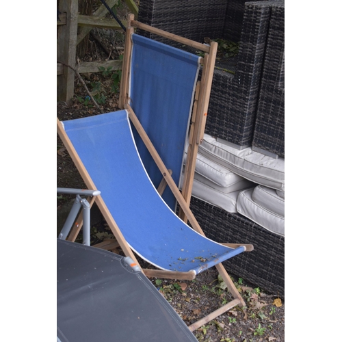 1007 - TWO MODERN METAL FOLDING SUN LOUNGERS, along with two beech folding deck chairs (4)