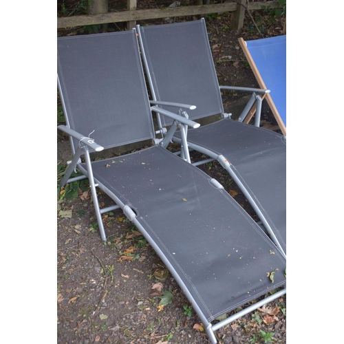 1007 - TWO MODERN METAL FOLDING SUN LOUNGERS, along with two beech folding deck chairs (4)