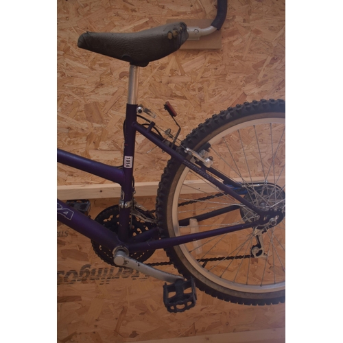 1014 - A TUNDRA KX400 LADIES BIKE, with grip shift gears and 23   frame