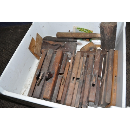 1055 - A TRAY CONTAINING VINTAGE WOODEN PLANES including coffin planes by Sorby and A.Ward etc and moulding... 