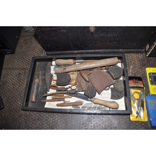 1063 - A TRAY AND A WOODEN TOOLBOX CONTAINING TOOLS AND HARDWARE including a Hasler dial gauge, a Presto me... 