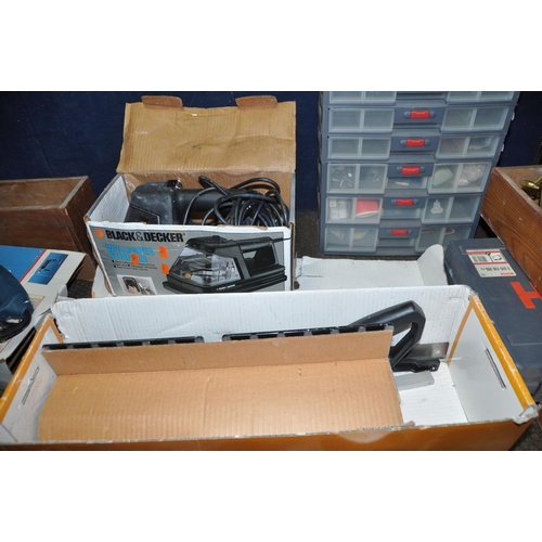 1076 - A COLLECTION OF HAND AND POWER TOOLS including a Bosch GBM10-2-RE drill, a Black and Decker 6v cordl... 